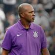 Técnico interino do Corinthians analisa expulsão de Félix e assegura: "Não pensávamos em goleada"