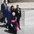 Melania passa aniversário no funeral do papa; 'Não tive tempo de compra presente', diz Trump