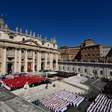 Milhares de fiéis, chefes de Estado e de governo prestam última homenagem a papa Francisco no Vaticano