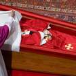 Papa Francisco é enterrado e recebe última homenagem no Vaticano