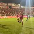 Vila Nova vence Chapecoense e assume a liderança da Série B