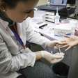 Porto Alegre é pioneira no uso de hemoglobinômetro no combate à dengue