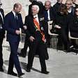 Por que o rei Charles III, da Inglaterra, não pode ir ao funeral do papa? Entenda