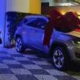 Funcionária ganha carro em sorteio de empresa e diz ter sido demitida sem motivo após reclamar de veículo