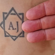 Uruguaio forçado a tatuar iniciais de patrões é resgatado de trabalho escravo em MG