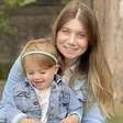 Mulher que empurrava carrinho de bebê morre ao ser atingida por guindaste na Inglaterra