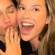 Namoro ou amizade? Eva e Renata trocam alianças em encontro especial