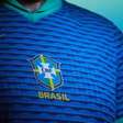 Segunda camisa da Seleção Brasileira será vermelha, crava site