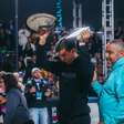 Allan Oliveira recebe homenagem por atitude de fairplay na semi do Sand Series de São Paulo
