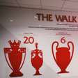 Após 20º título inglês, Liverpool acrescenta novo troféu à "Parede dos Campeões"