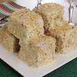 Bolo gelado de nozes com calda cremosa: faça a receita docinha e deliciosa