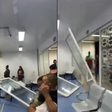 Pacientes se revoltam por falta de atendimento e quebram portas em UPA do DF; veja