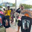 Em Copacabana, ambulantes vivem expectativa de boas vendas com o show de Lady Gaga
