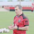 Técnico do Atlético-GO Claúdio Tencati terá "dor de cabeça" para escalar time visando o Novorizontino