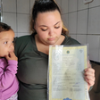 Mãe que perdeu gêmea após barco virar em enchente no RS ainda luta por certidão de óbito com nome: 'Recaídas são de noite'