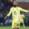 Sem espaço na Juventus, Douglas Luiz desabafa após críticas de torcedor
