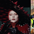 Lady Gaga distribui pizza para fãs que estão acampados em porta de hotel