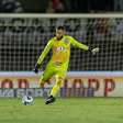 Everson comemora marca de 300 jogos no Atlético