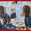 Cadelinha famosa por acompanhar tutor em entregas rouba a cena vestida de Lady Gaga em Copacabana