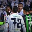 Jogador do América-MG é preso em flagrante por injúria racial em derrota para o Operário