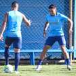 Mano busca soluções para dúvidas na zaga, meio e ataque do Grêmio