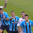 Logotipo da patrocinadora do Grêmio descola de camisas durante partida
