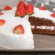 Bolo de chocolate com morango sem lactose para todos aproveitarem