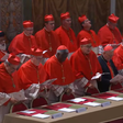 Entenda por que alguns cardeais usam roupas pretas no conclave