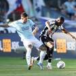 Lazio marca nos acréscimos e empata com a Juventus em Roma