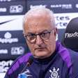 Dorival Júnior admite desatenção e evita culpar Memphis por pênalti perdido