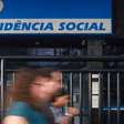 Fraudes no INSS: empresa adulterava documentos para retirar dinheiro de aposentados, diz TV