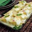 Conchiglione recheado com queijo e molho branco para uma refeição saborosa