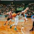 Bauru domina São Paulo novamente e fica uma vitória da semifinal do NBB