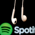 Spotify já pagou US$ 100 milhões para podcasters em 2025