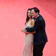 Quem é a mulher de Quentin Tarantino, 20 anos mais nova? Casal agarradinho e beleza da atriz roubam a cena no Festival de Cannes 2025