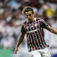 Canobbio, do Fluminense, deixa campo após choque com goleiro do Unión Española