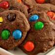 Cookies de chocolate com confeito: faça o biscoito para a criançada