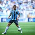 João Pedro não tem lesão e Igor Serrota passará por cirurgia; veja situação da lateral-direita do Grêmio