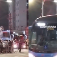 Torcida do Botafogo se engana e faz festa para ônibus do Estudiantes antes da Libertadores