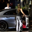 Filho de Angélica e Luciano Huck é flagrado com a namorada durante passeio em carro de R$ 1,5 milhão