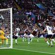 Aston Villa vence Tottenham e volta para zona classificatória para Champions