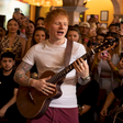 Ed Sheeran faz visita surpresa aos seus fãs no México