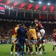 Luiz Araújo brilha, Flamengo vence LDU e segue vivo na Libertadores