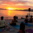 O nascer do sol é o melhor horário para praticar yoga; entenda e conheça um projeto paulista