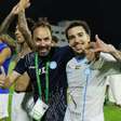 Lateral com passagem na base do Botafogo celebra acesso nos Emirados Árabes