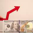 Dólar tem leve alta, em dia de ajustes e queda de moedas emergentes