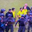 Bastidores da eliminação do Grêmio: protestos contra arbitragem e cusparada