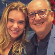 Uau! Galvão Bueno e sua esposa ostentam em voo luxuoso de 1ª classe: 'Maior paz'