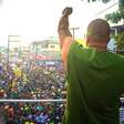 Trio elétrico arrasta 10 mil pessoas na maior festa junina da periferia de Salvador
