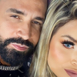 Noiva de Latino se pronuncia pela 1ª vez após polêmicas do cantor com o filho: 'Vencerá'